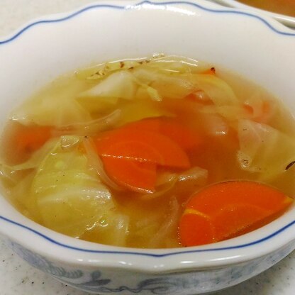 キャベツと玉葱、人参の中華スープ